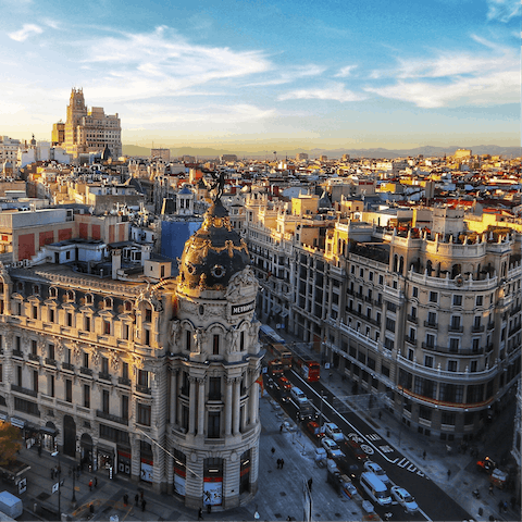 Take full advantage of the prime location, with the iconic Gran Via a twenty-minute walk away