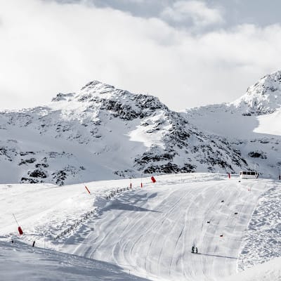 Grab your skis – a minibus will take you to the slopes