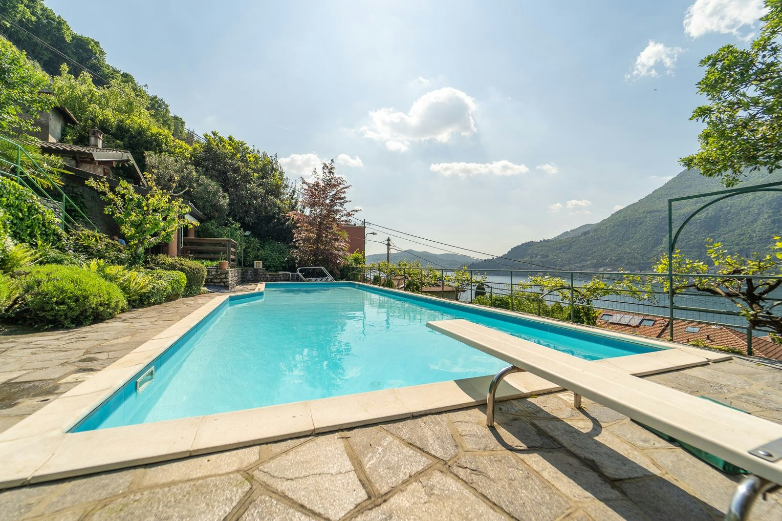 Como Crescent