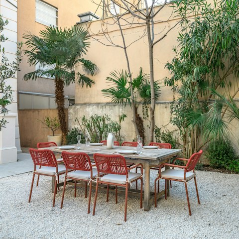 End the day with magical evenings in the private garden