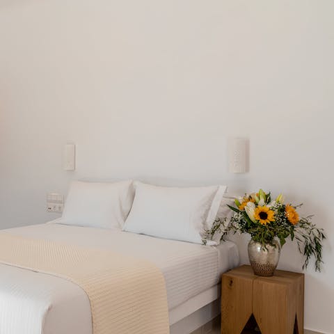 Wake up to wonderful sea views from this pretty love nest