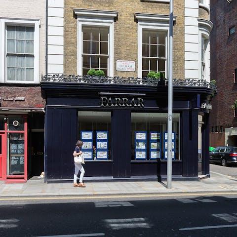 Walk the boutiques of Fulham Road
