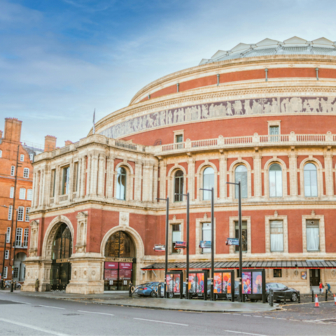Explore iconic London sights  while strolling through Kensington