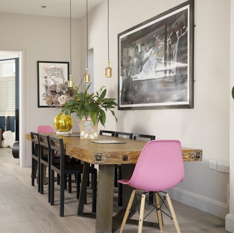 Switch off and savour the comfort of dining at home