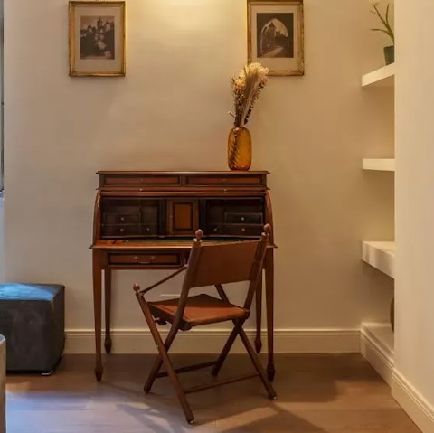 Plan your Rome itinerary at the bureau desk