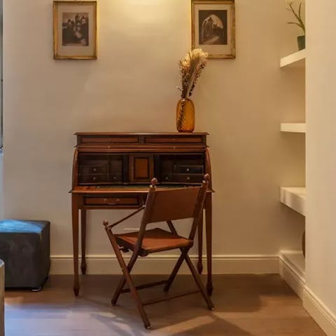 Plan your Rome itinerary at the bureau desk