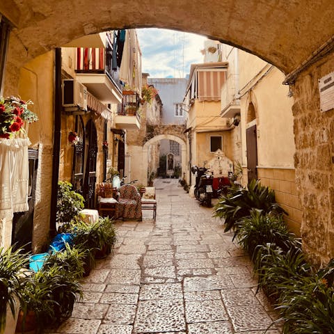 Discover Bari's Old City streets