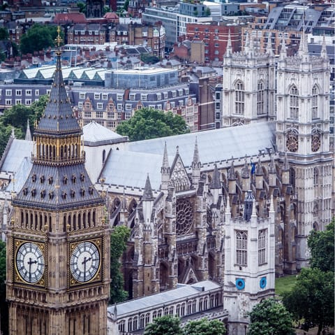 Enjoy the prime location in Lambeth North, close to Westminster and the National Theatre