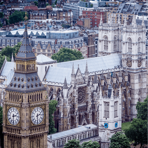 Enjoy the prime location in Lambeth North, close to Westminster and the National Theatre