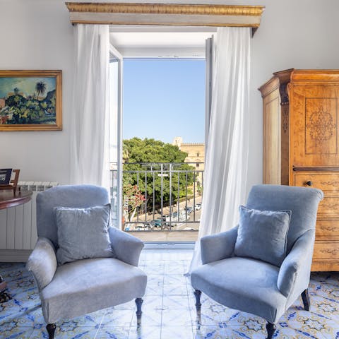Find the perfect spot for evening drinks in the living room