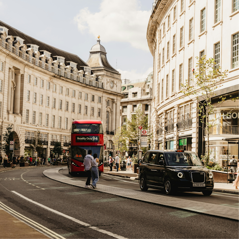 Stay a twenty-minute tube journey from central London