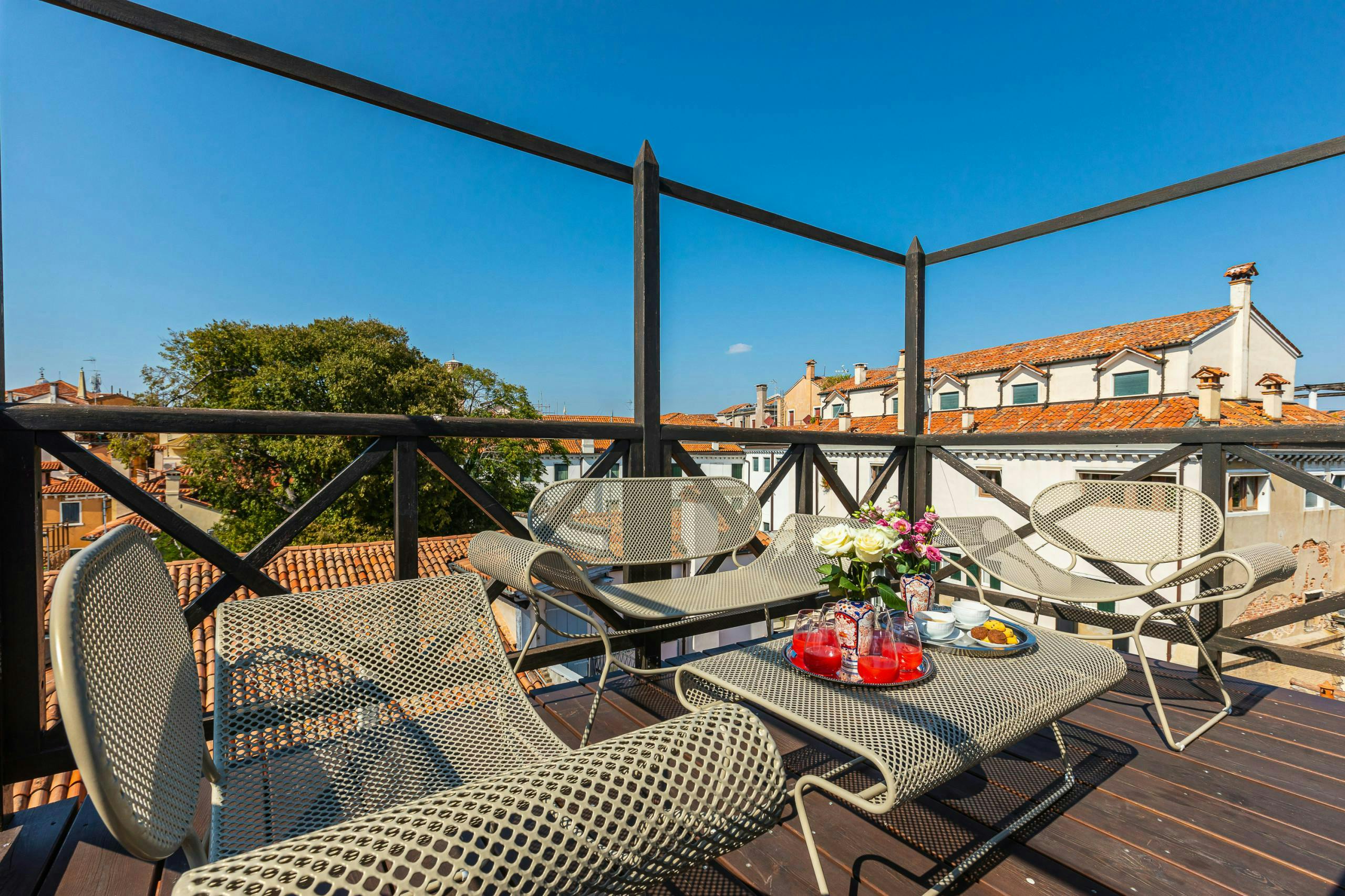 Venice, I Can Feel the Waves