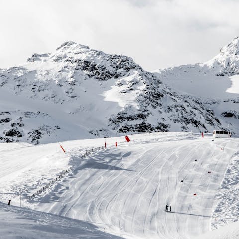 Make the most of the nearby La Clusaz slopes