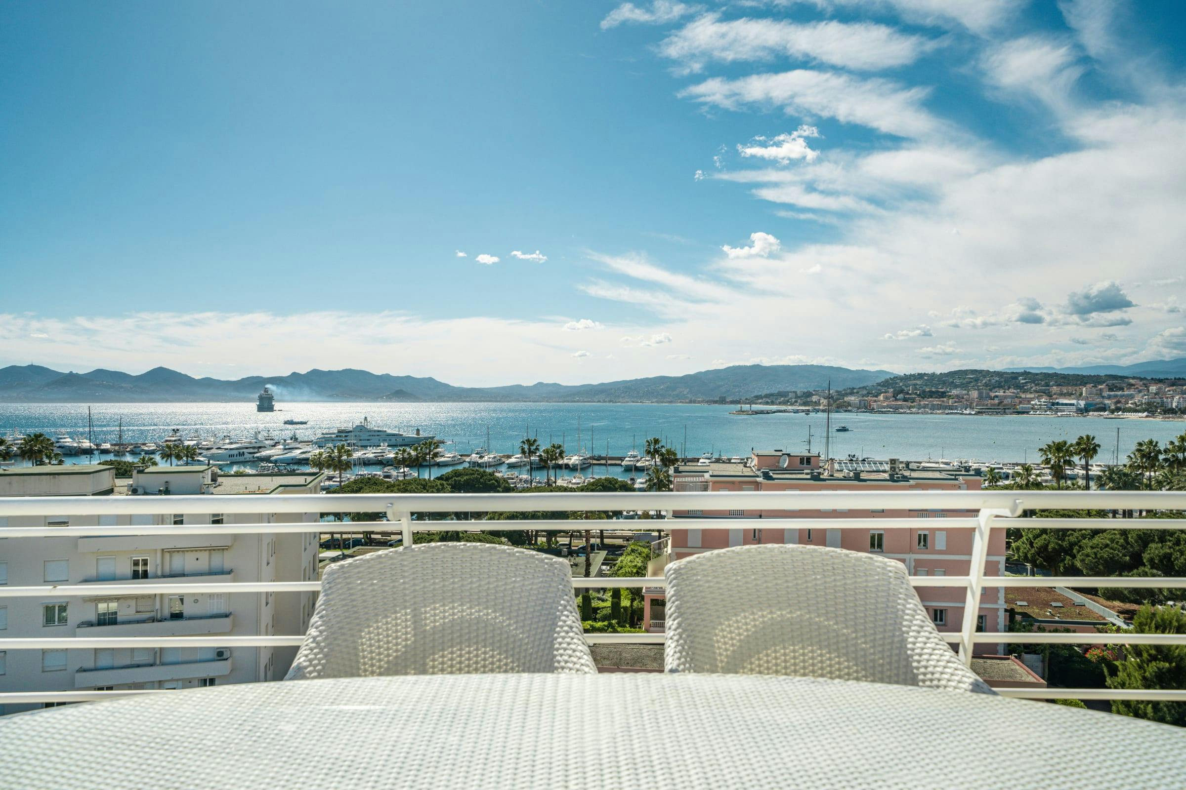  Bay of Cannes Vistas