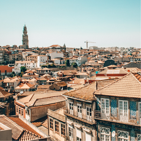 Be inspired by the atmospheric streets of the old town – less than a thirty-minute walk away