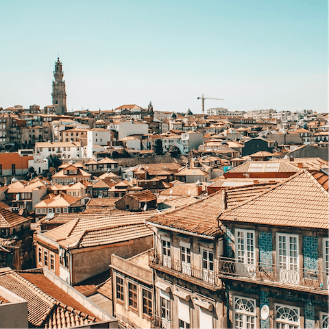 Be inspired by the atmospheric streets of the old town – less than a thirty-minute walk away