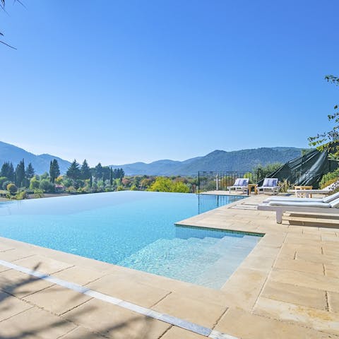 Spend dreamy days lounging by the infinity pool, soaking in the jaw-dropping view, and swimming to the edge for undisturbed vistas