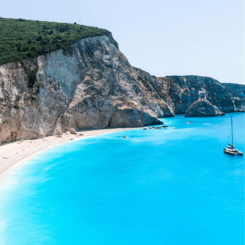 Feel the white sands of Perigiali's specular beaches between your toes