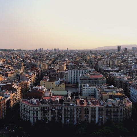 Stay beside cafes and boutiques in L'Esquerra de l'Eixample