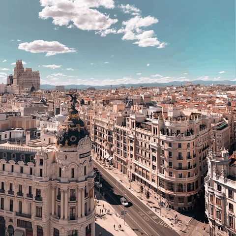 Make the most of your setting in Ríos Rosas – Calle de Ponzano is right on your doorstep