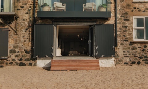 Step straight out of the living space onto the sands of Porthmeor Beach