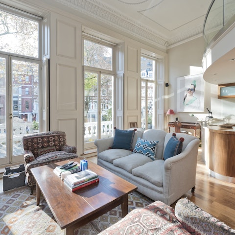 Relax in style from the airy living room, before setting off to explore the gorgeous boutiques of South Kensington