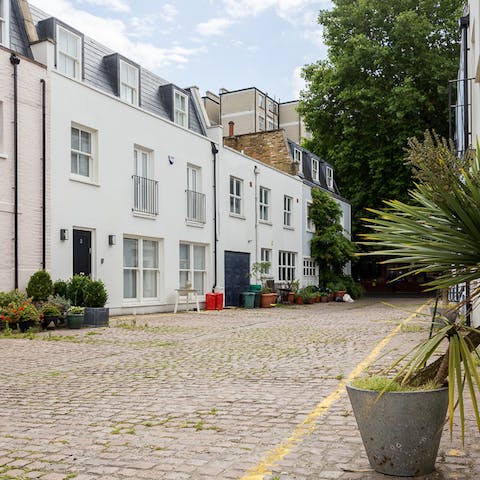 Explore the charming Kensington streets