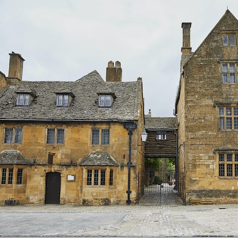 Discover striking architecture and art galleries in the local area, less than five minutes away