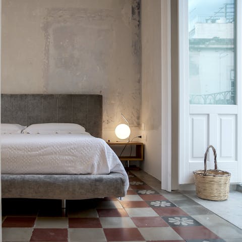 Wake up in the comfortable bedrooms feeling rested and ready for another day of Syracuse sightseeing