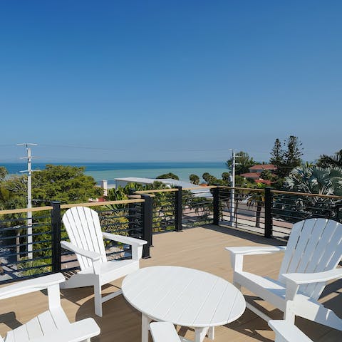 Head up to your roof terrace, pop open a bottle of fizz and watch the sun set over Tampa Bay