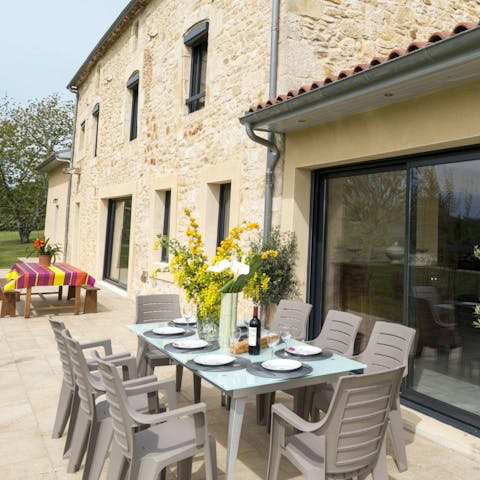 Set the alfresco dining table ready for lunch in the summer sun