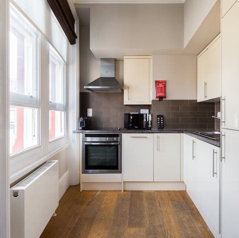 Whip up a meal in the bright, sleek kitchen when you're not out sampling Central London's vibrant food scene