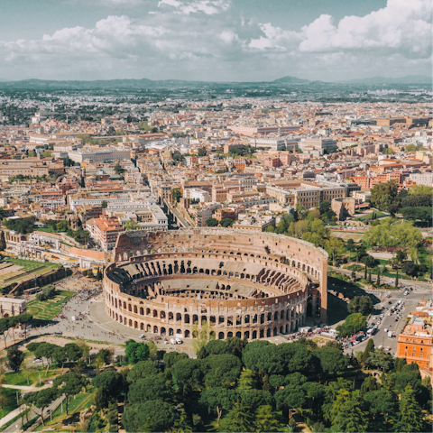 Walk just 100 metres to the iconic Colosseum