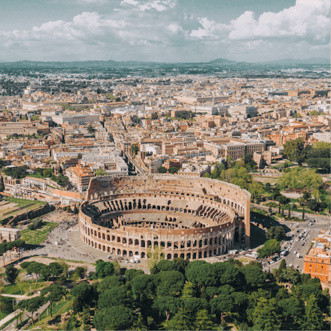 Walk just 100 metres to the iconic Colosseum