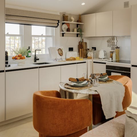 Whizz up quick and easy meals and enjoy them at the table