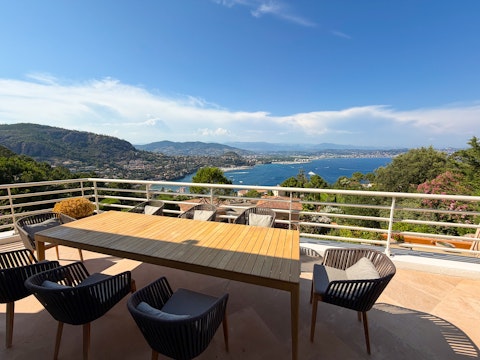 Share leisurely alfresco lunches while admiring the view