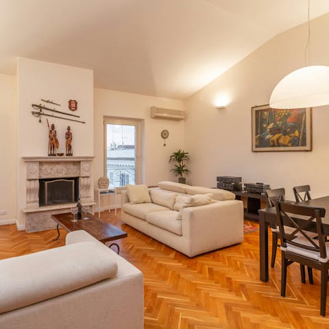 Relax, dine and entertain in the stylish living space