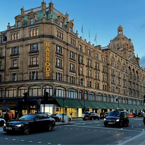 Step outside and explore iconic sights across Knightsbridge