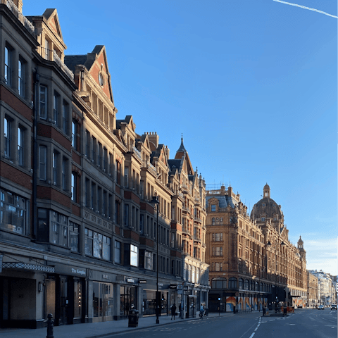 Enjoy a shopping spree in stylish Knightsbridge – on the doorstep