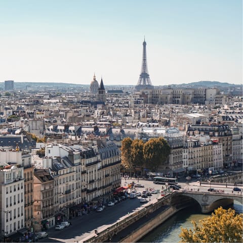 Stay just a thirty-minute drive away from Paris
