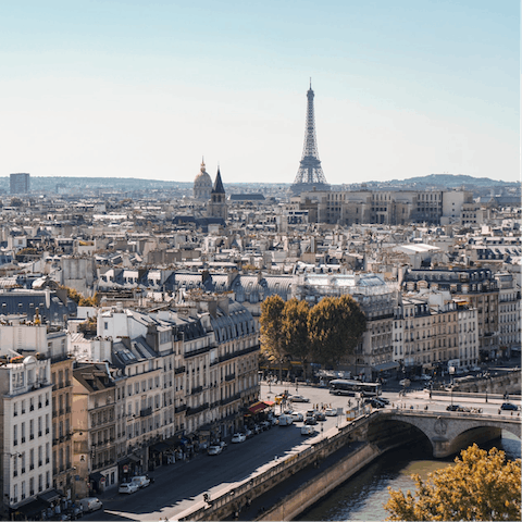 Stay just a thirty-minute drive away from Paris