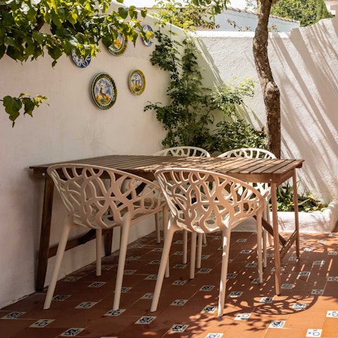 Light the barbecue and dine alfresco in the private patio garden
