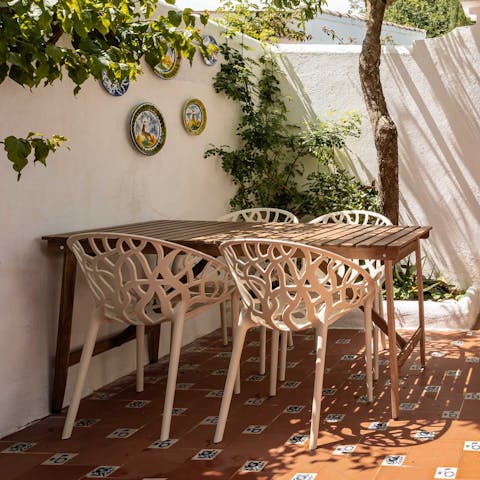 Light the barbecue and dine alfresco in the private patio garden