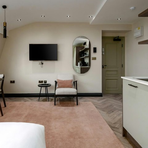 Unwind in a compact, well-designed studio