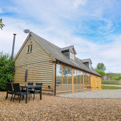 Savour your favourite sunset drinks in the garden