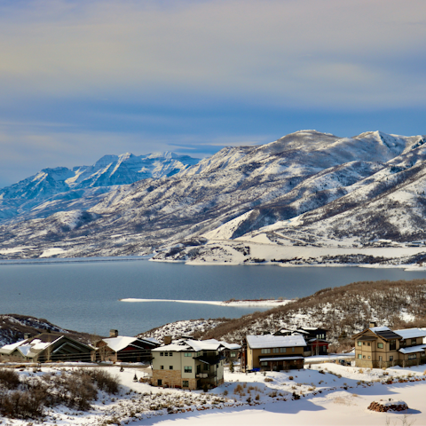 Discover the beauty of the surrounding Jordanelle State Park