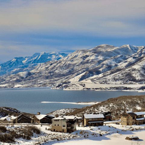 Discover the beauty of the surrounding Jordanelle State Park