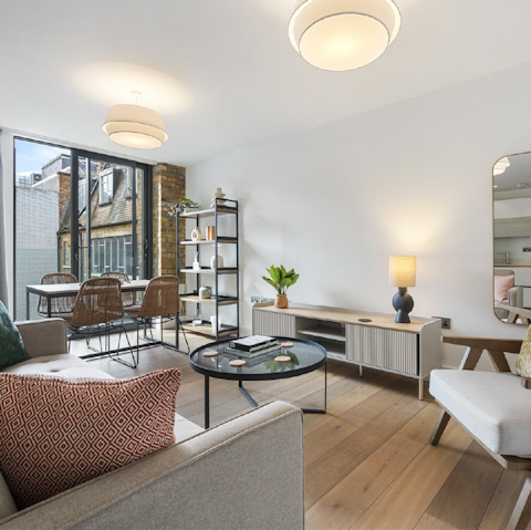 End the day with cosy evening drinks in the living room