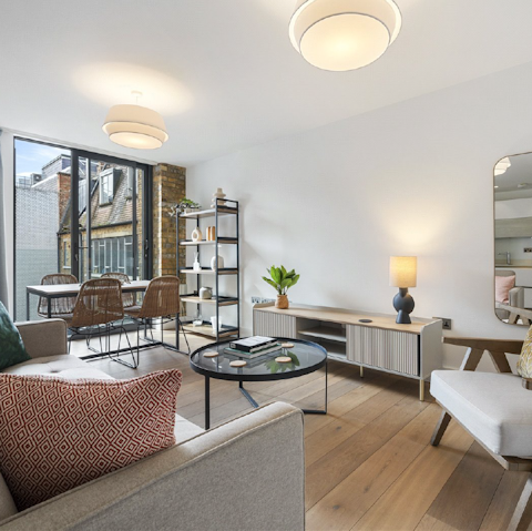 End the day with cosy evening drinks in the living room