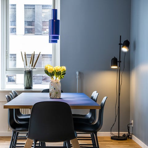 Tuck into rye bread and eggs around the dining table as you plan the day's itinerary